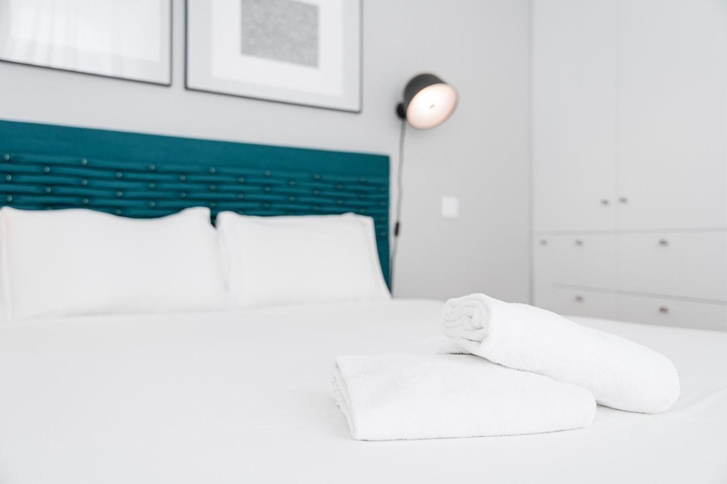 Guestready - Colorful Apt Near Agosto Station Porto Zewnętrze zdjęcie
